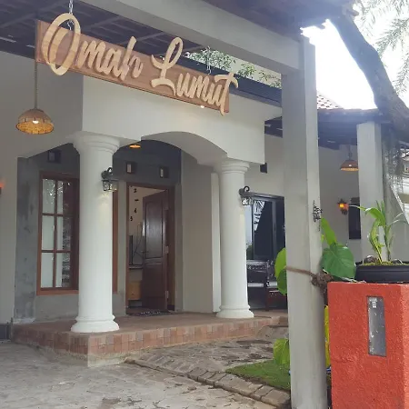 Omah Lumut Malang, Best Family Villa 3 Bedrooms Free Pool Kolam Renang Exterior photo