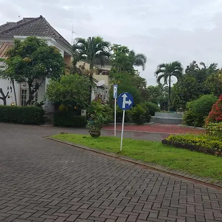 Omah Lumut Malang, Best Family Villa 3 Bedrooms Free Pool Kolam Renang Exterior photo