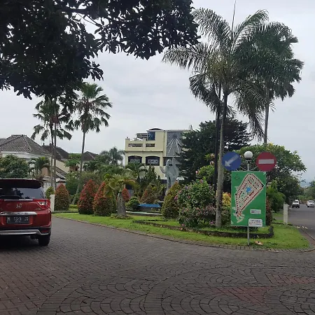 Omah Lumut Malang, Best Family Villa 3 Bedrooms Free Pool Kolam Renang Exterior photo