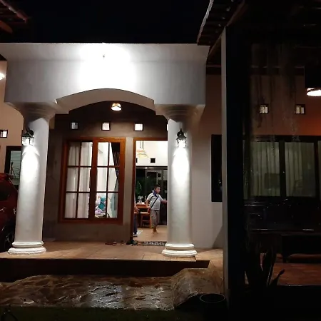 Omah Lumut Malang, Best Family Villa 3 Bedrooms Free Pool Kolam Renang Exterior photo
