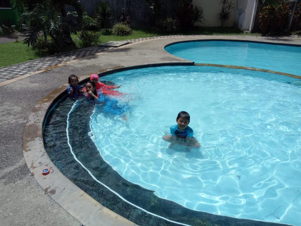 Omah Lumut Malang, Family 3 Bedrooms Free Pool Kolam Renang Villa Malang
