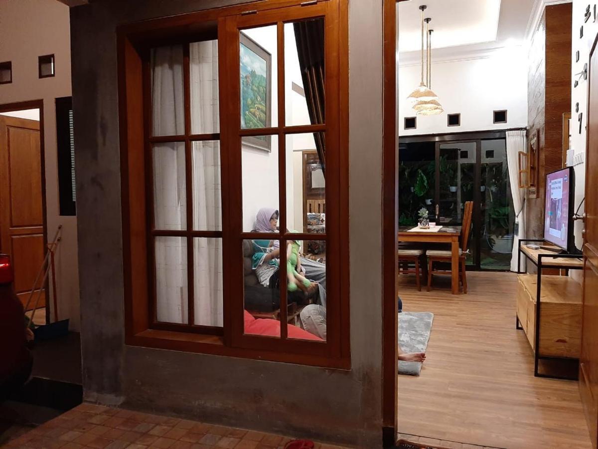 Villa Omah Lumut Malang, Family 3 Bedrooms Free Pool Kolam Renang Malang