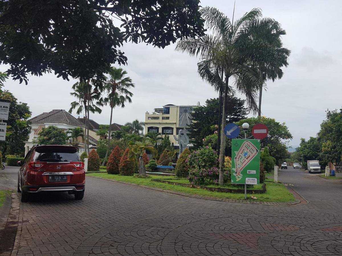 Villa Omah Lumut Malang, Family 3 Bedrooms Free Pool Kolam Renang