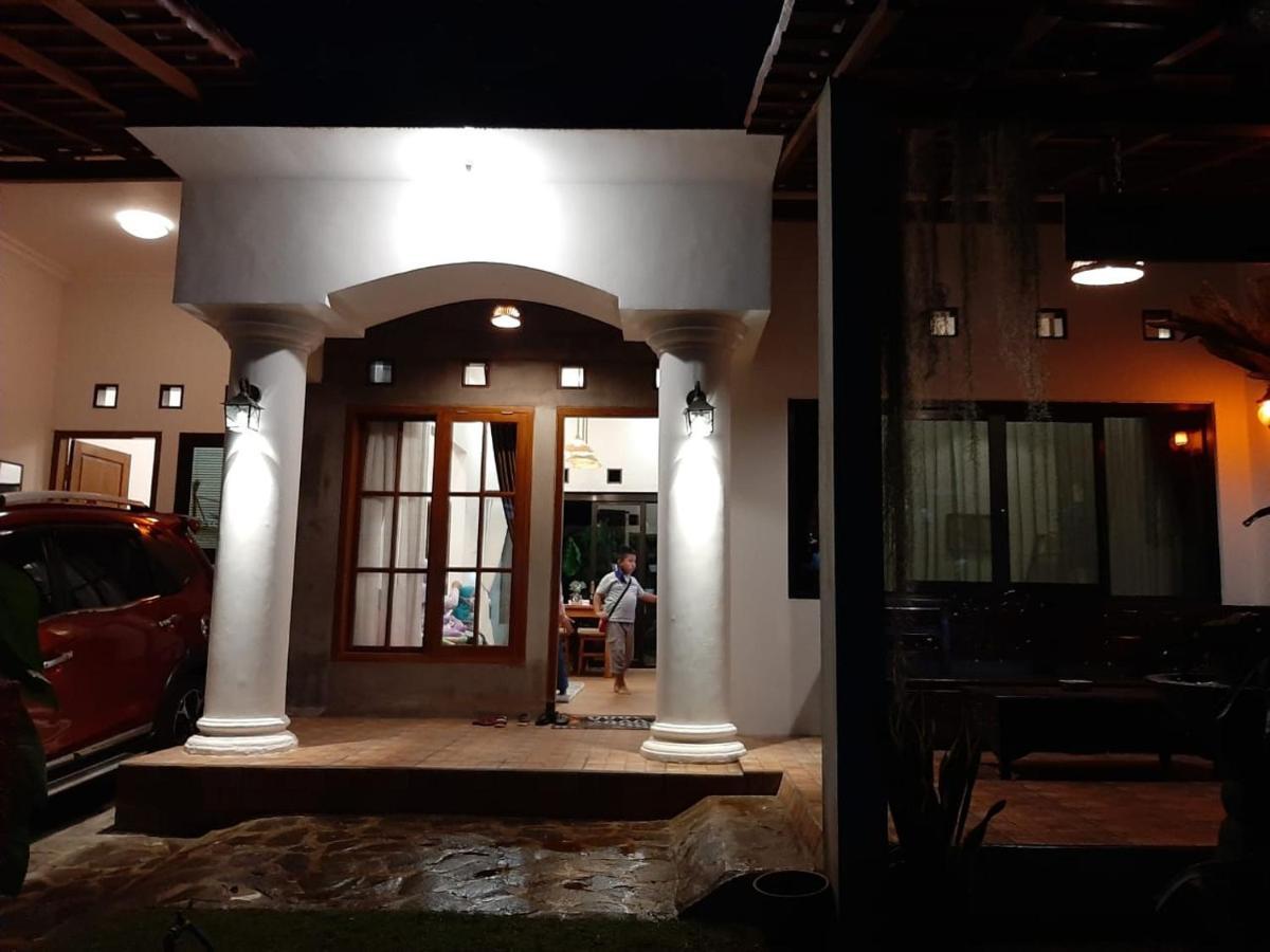 Villa Omah Lumut Malang, Family 3 Bedrooms Free Pool Kolam Renang