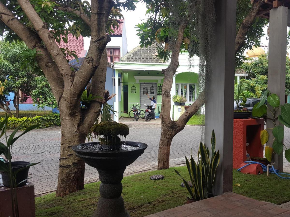 Omah Lumut Malang, Family 3 Bedrooms Free Pool Kolam Renang Villa Malang