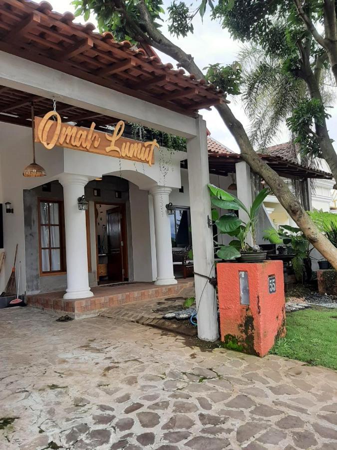 Omah Lumut Malang, Family 3 Bedrooms Free Pool Kolam Renang Villa