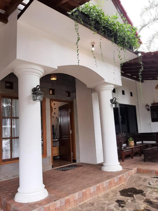 Omah Lumut Malang, Family 3 Bedrooms Free Pool Kolam Renang Malang