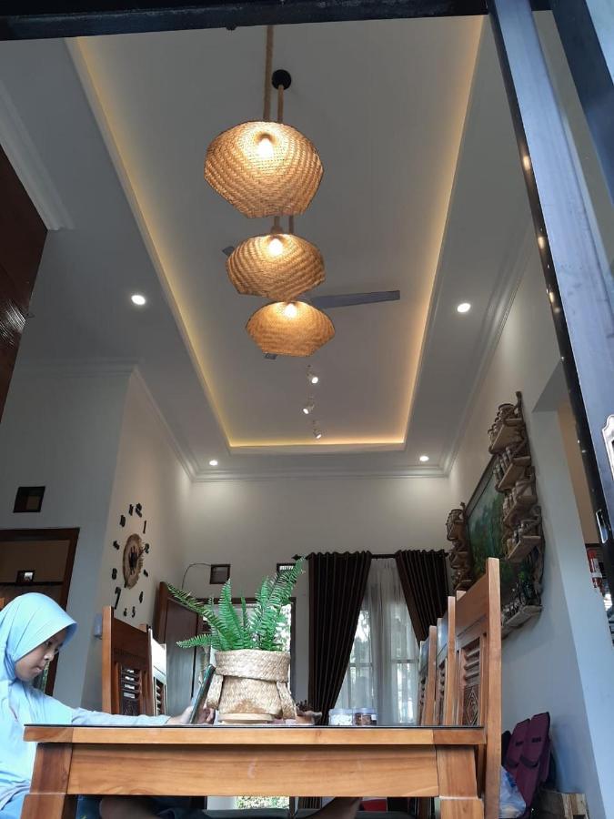 Omah Lumut Malang, Family 3 Bedrooms Free Pool Kolam Renang Villa Malang